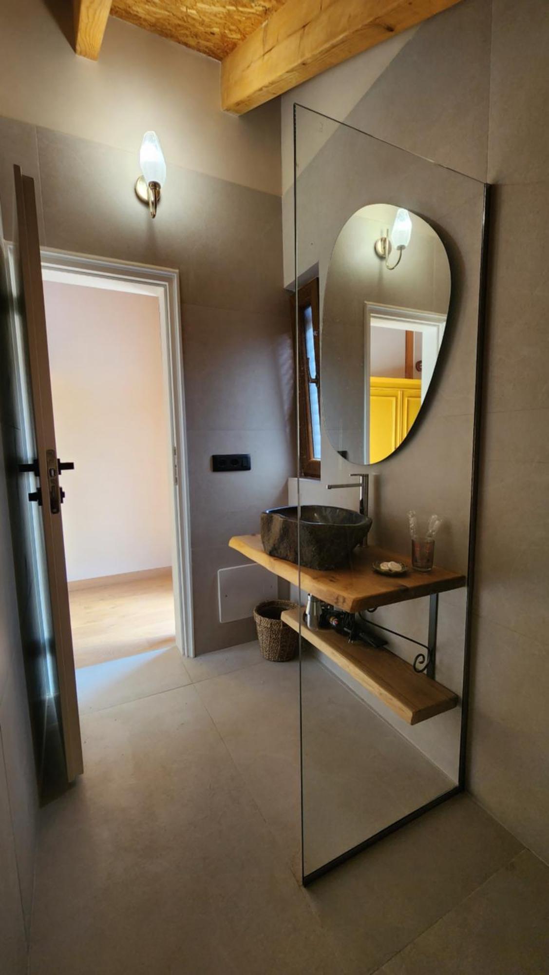 Kelcyre Guesthouse Te Avllia מראה חיצוני תמונה