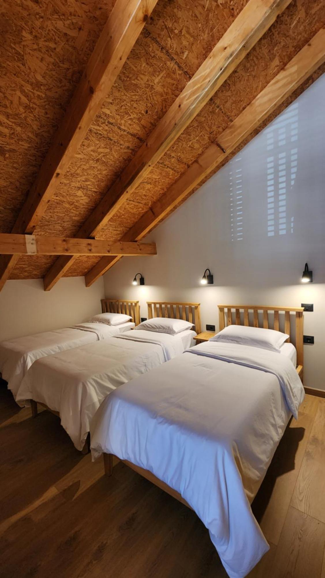 Kelcyre Guesthouse Te Avllia מראה חיצוני תמונה